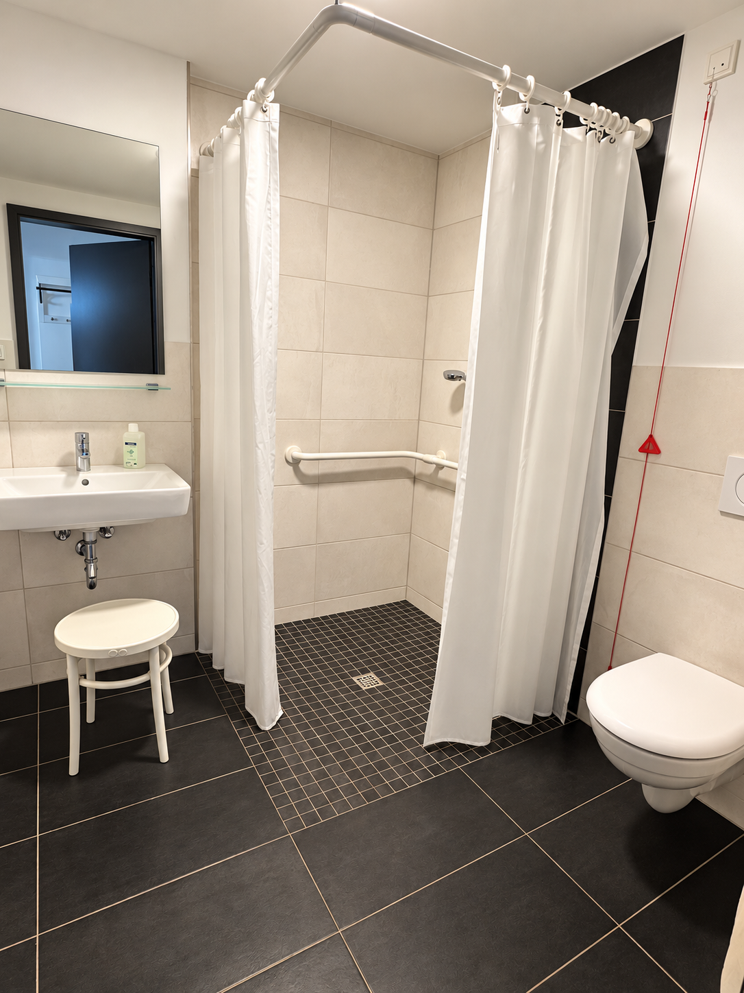 Modernes barrierefreies Badezimmer in der Marienresidenz Norderney