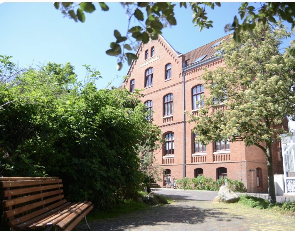 Historischer Altbau der Marienresidenz Norderney – eigenständige Wohnungen im Backsteingebäude